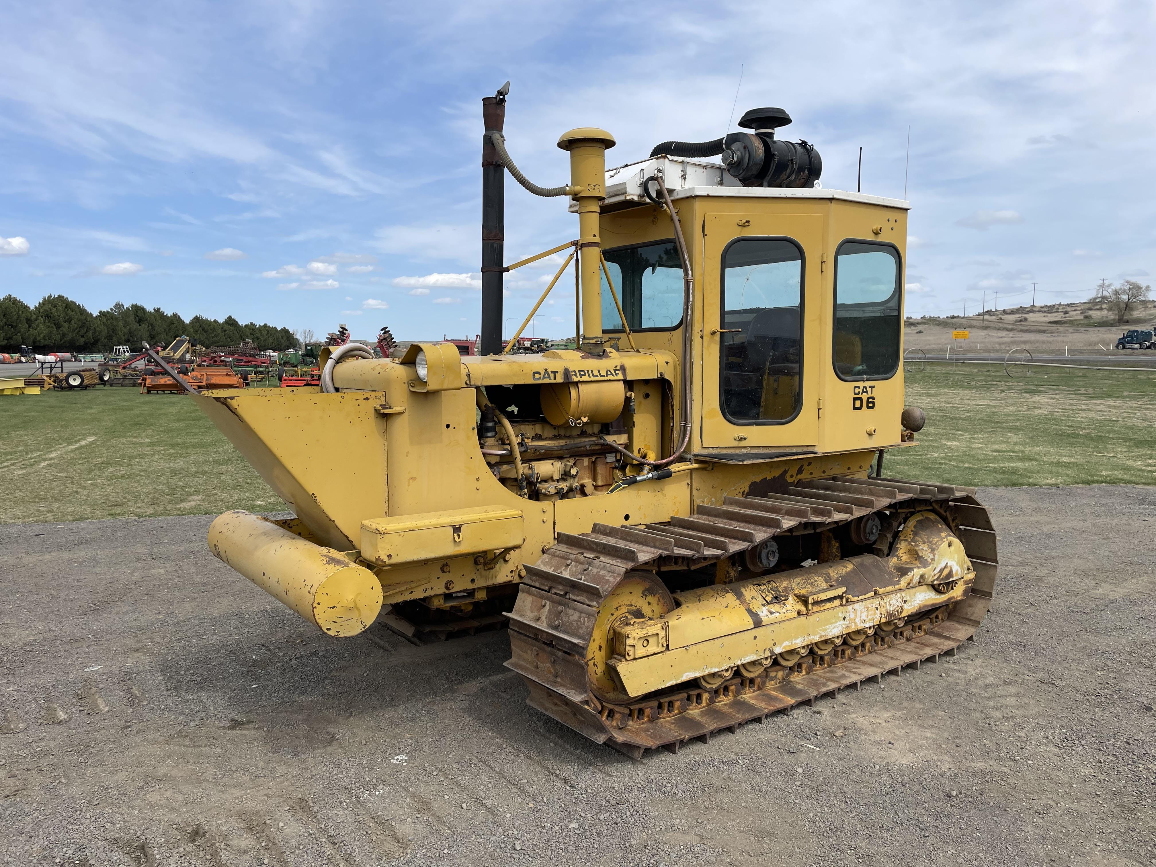 Main image Caterpillar D6B