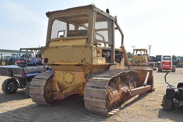 Image of Caterpillar D6C equipment image 2