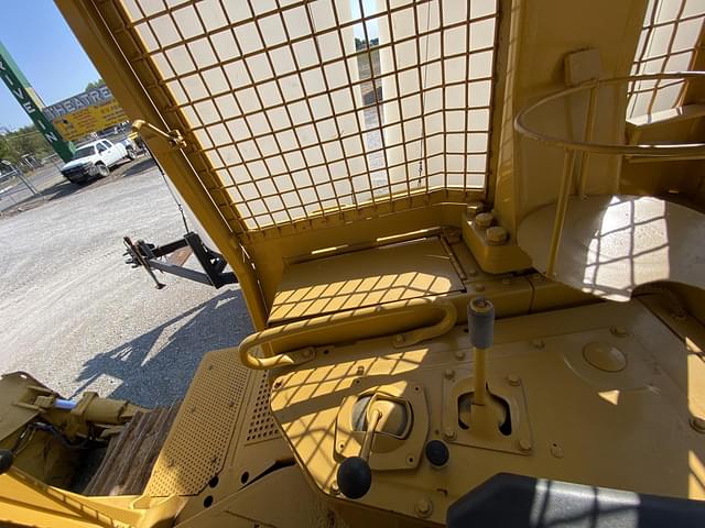 Image of Caterpillar D6H equipment image 4