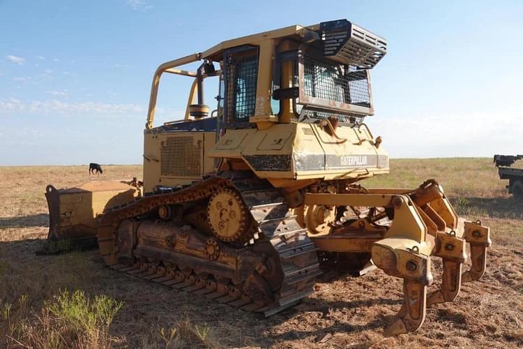 Caterpillar D6M Equipment Image0