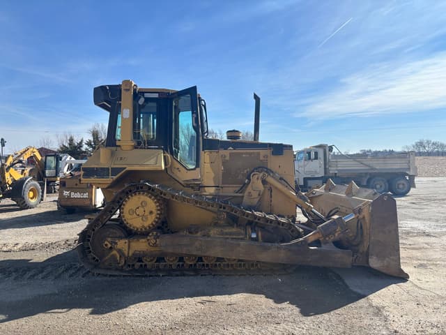 Image of Caterpillar D6M XL equipment image 3