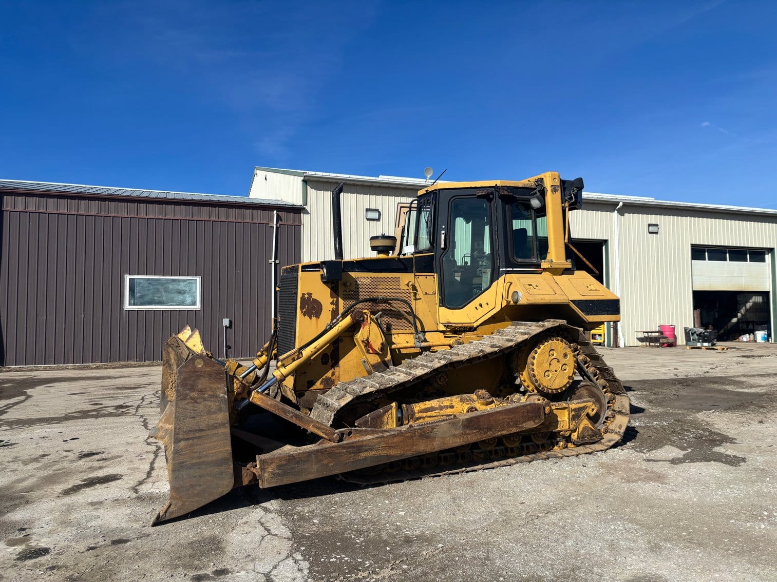 Caterpillar D6M XL Equipment Image0