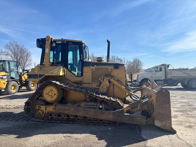 Image of Caterpillar D6M XL equipment image 4
