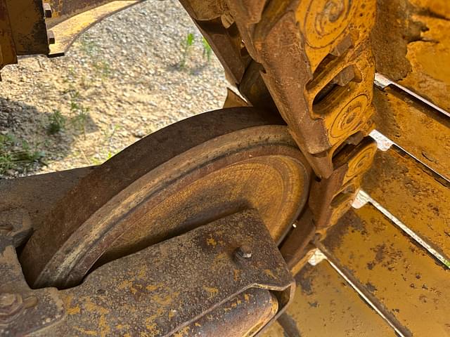 Image of Caterpillar D6N equipment image 4