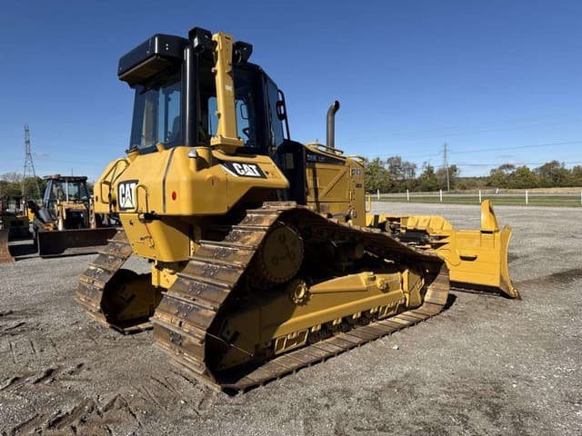 Image of Caterpillar D6N equipment image 4