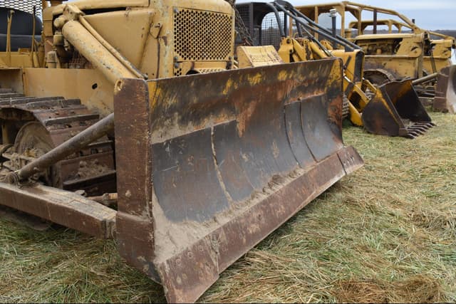 Image of Caterpillar D7 equipment image 3