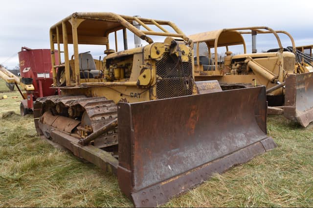 Image of Caterpillar D7 equipment image 2