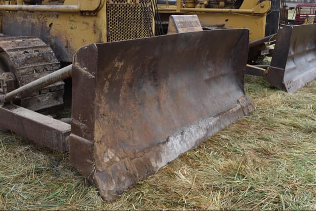 Image of Caterpillar D7 equipment image 4