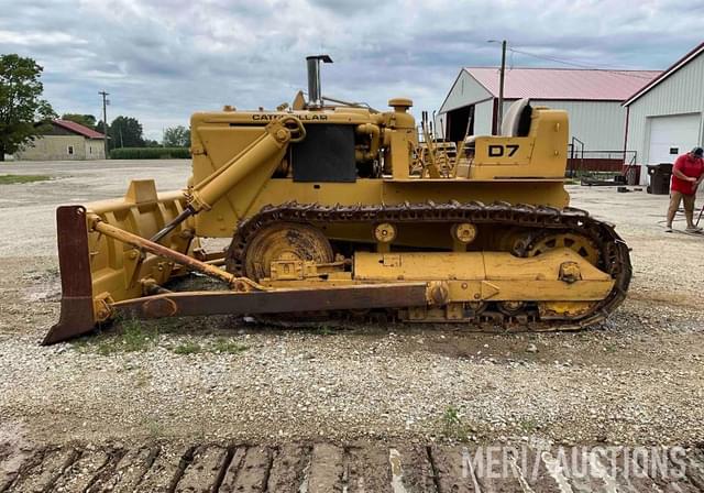 Image of Caterpillar D7 equipment image 1