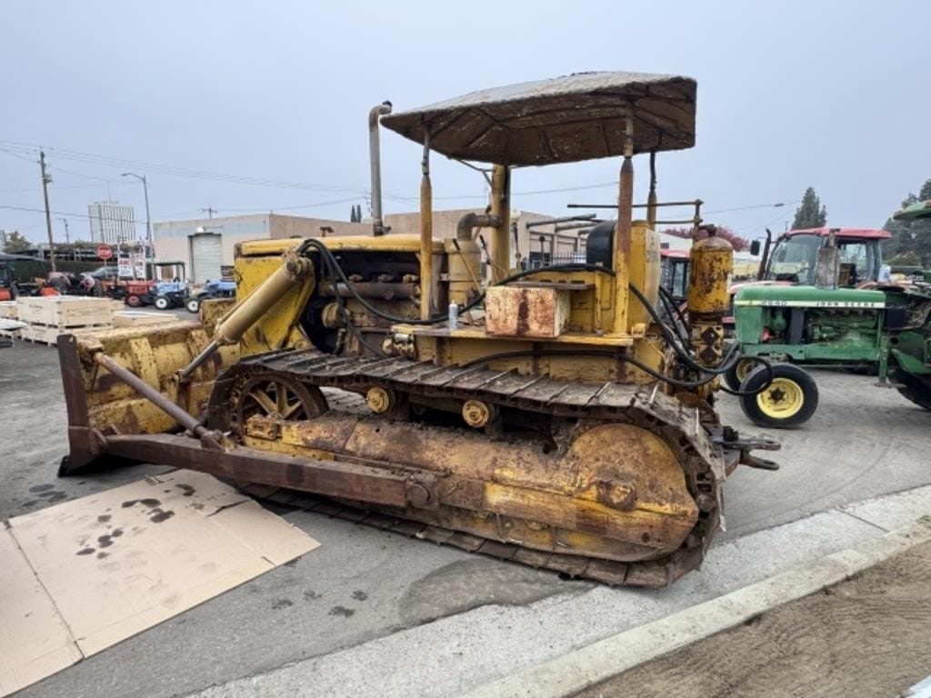 Caterpillar D8 Equipment Image0