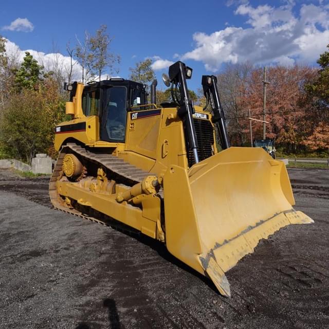 Image of Caterpillar D8T equipment image 3