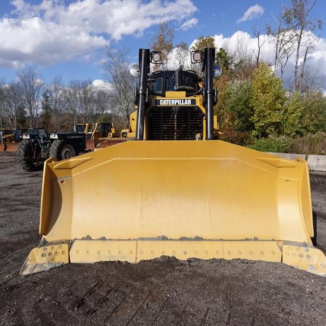 Image of Caterpillar D8T equipment image 2