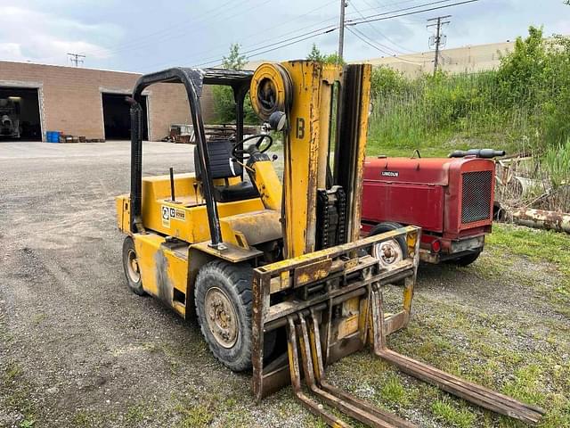 Image of Caterpillar V70D equipment image 3