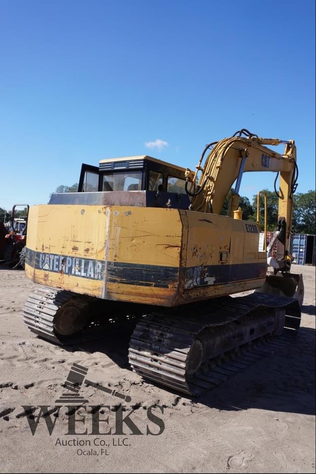 Image of Caterpillar E120B equipment image 3