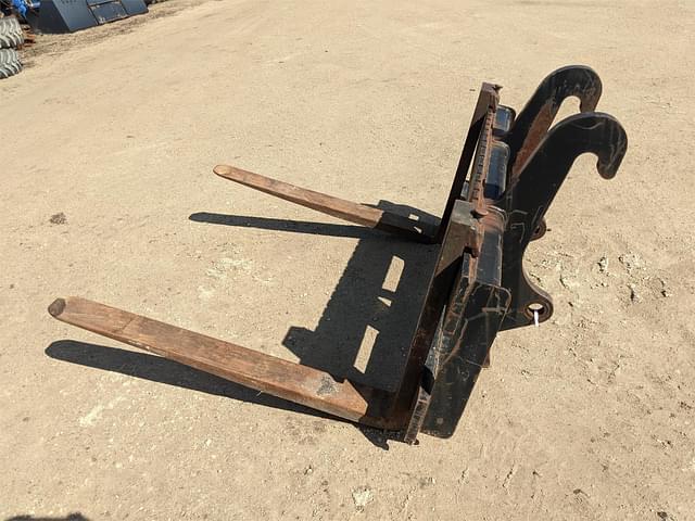 Image of Caterpillar Pallet Forks equipment image 4