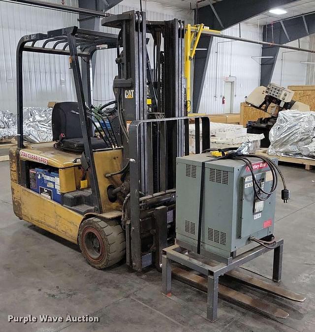 Image of Caterpillar EP20KT equipment image 2