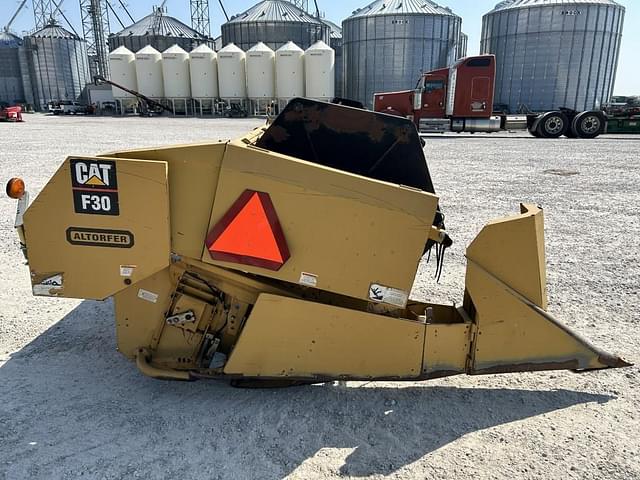 Image of Caterpillar F30 equipment image 3