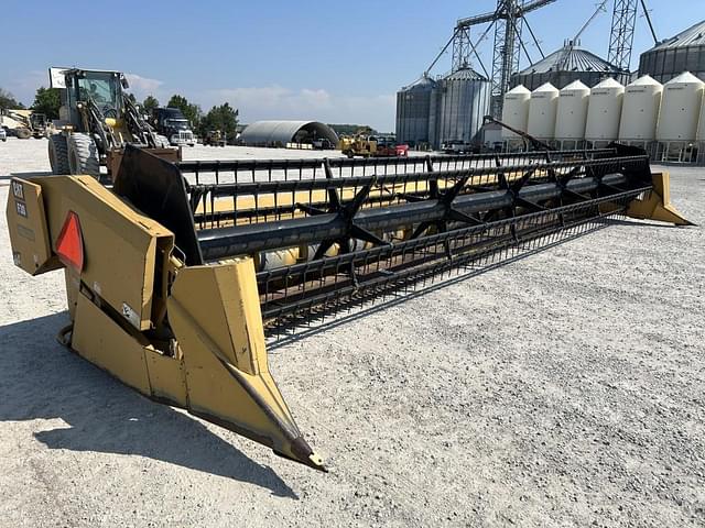 Image of Caterpillar F30 equipment image 2