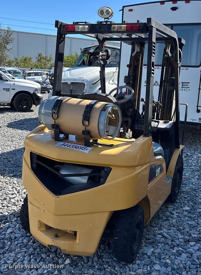 Image of Caterpillar FG25N equipment image 4