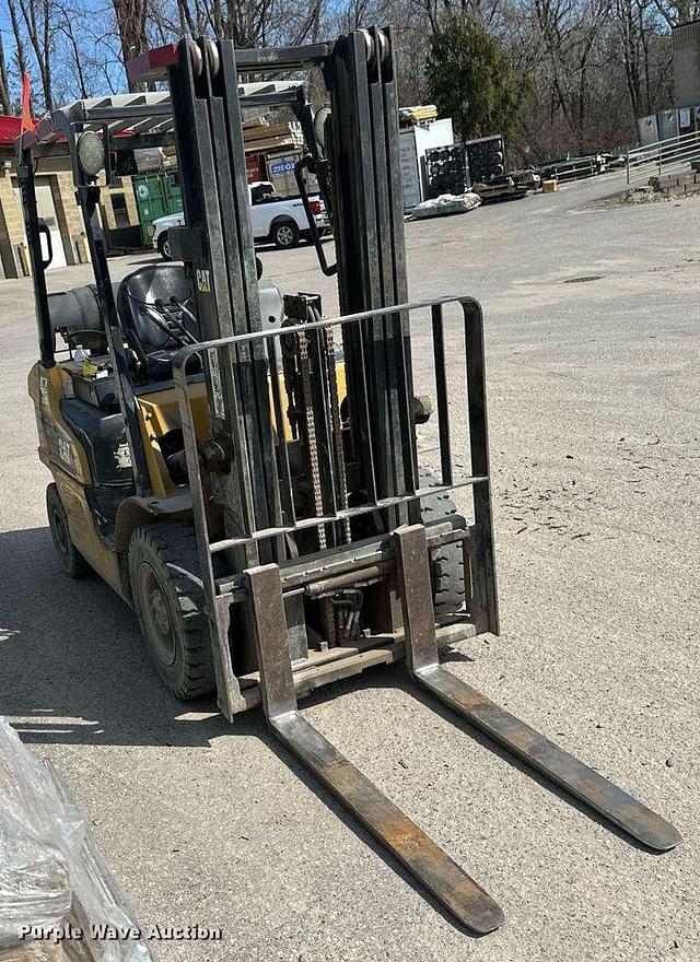 Image of Caterpillar GP25N equipment image 2
