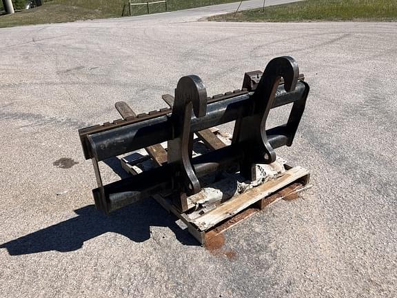 Image of Caterpillar Pallet Forks equipment image 3