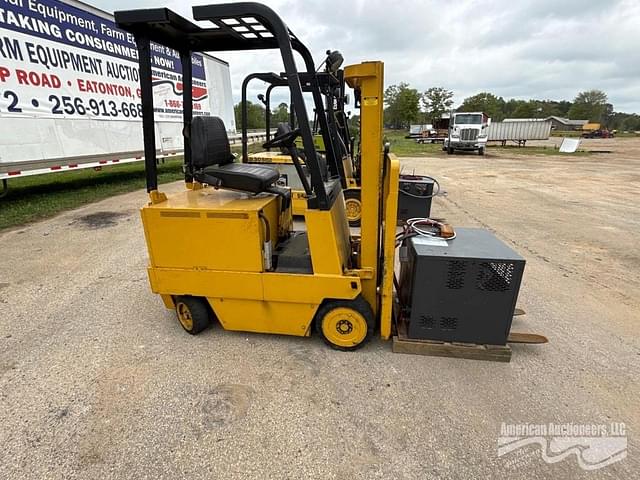 Image of Caterpillar MC30 equipment image 3