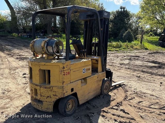 Image of Caterpillar T40D equipment image 4
