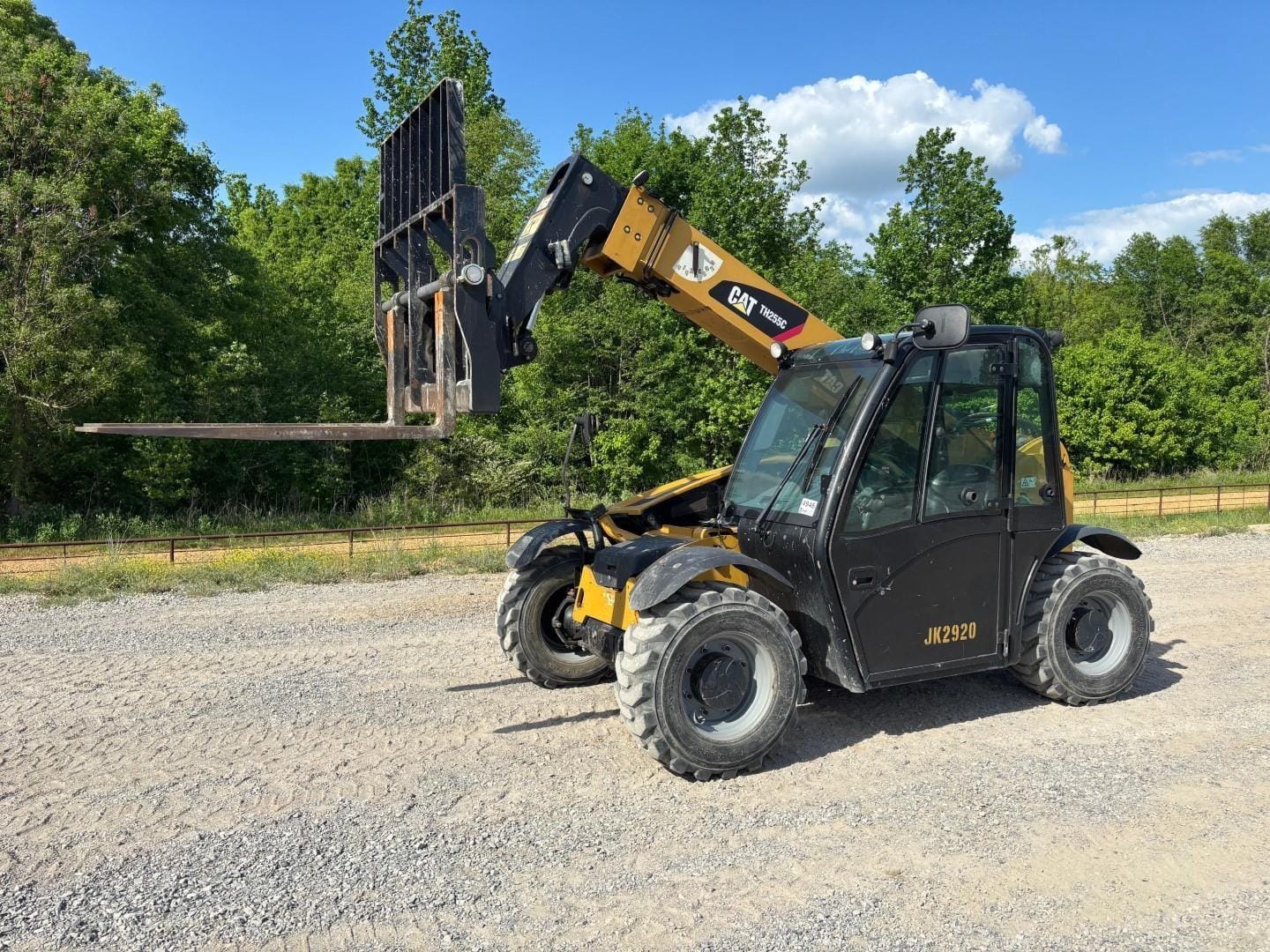 Caterpillar TH255C Equipment Image0