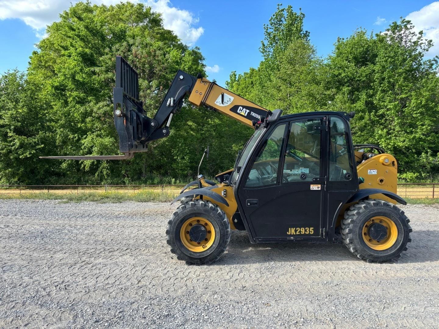 2016 Caterpillar TH255C Equipment Image0