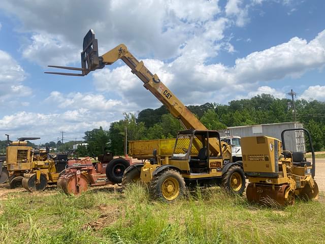 Image of Caterpillar TH63 equipment image 4