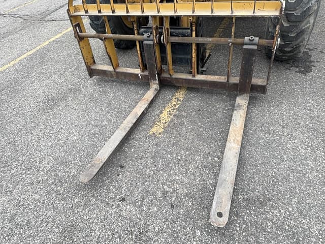 Image of Caterpillar TH82 equipment image 2