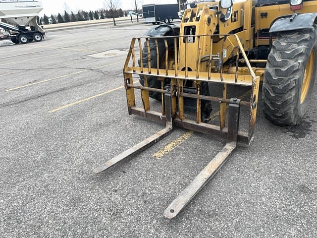 Image of Caterpillar TH82 equipment image 1