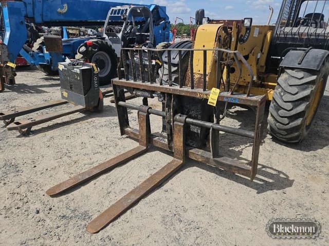 Image of Caterpillar TH83 equipment image 1