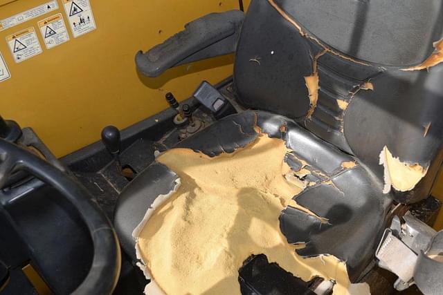 Image of Caterpillar TL943 equipment image 4