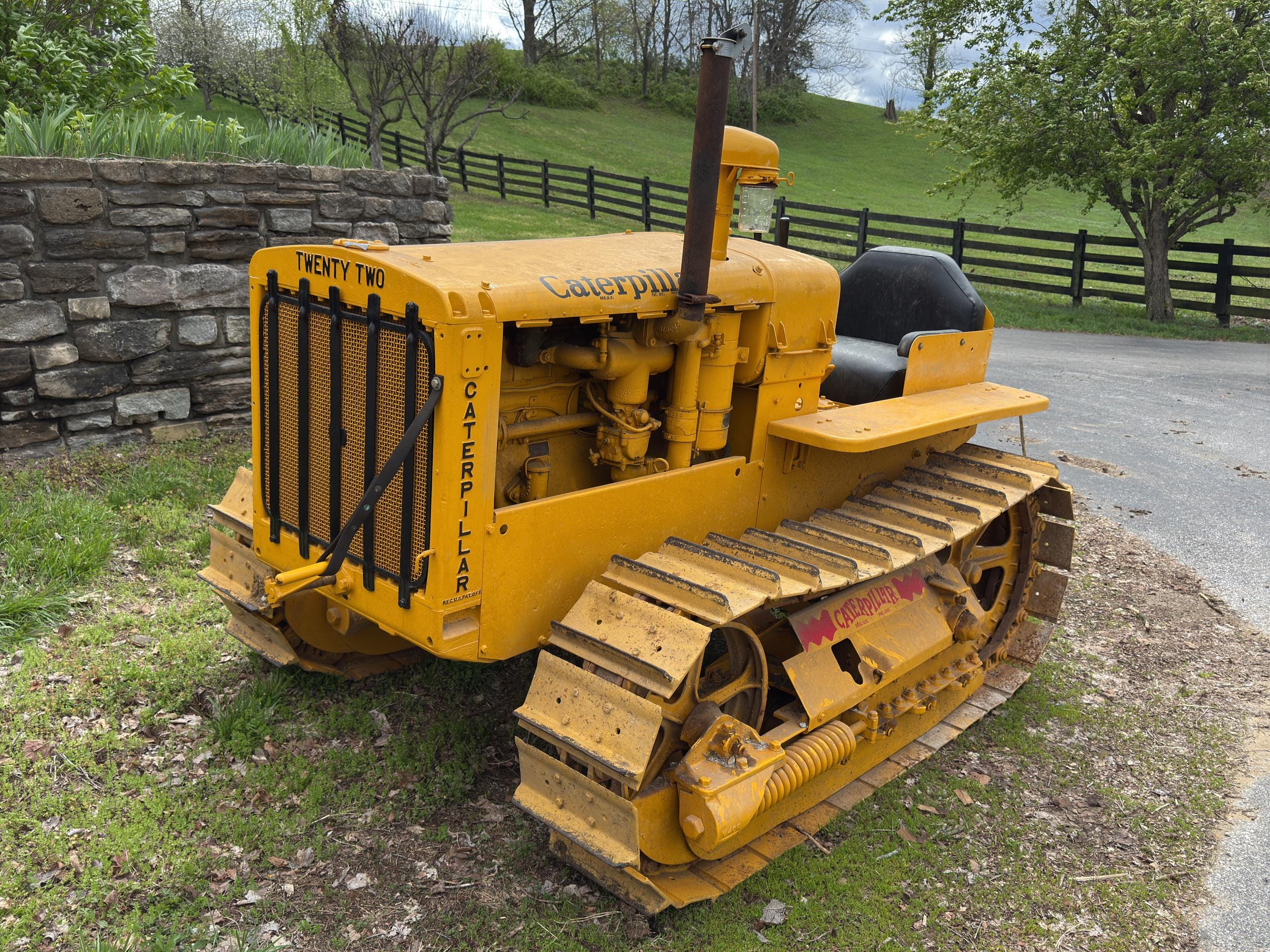 Main image Caterpillar Twenty-Two