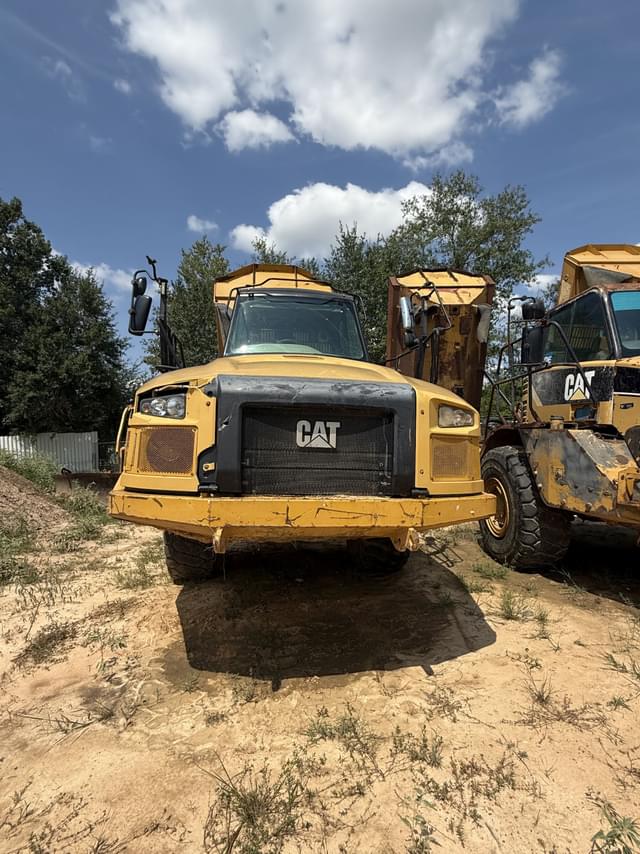 Image of Caterpillar 725C equipment image 1