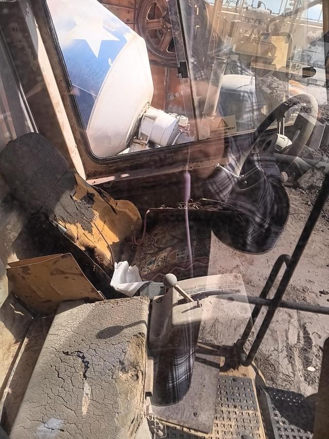 Image of Caterpillar D250E equipment image 2