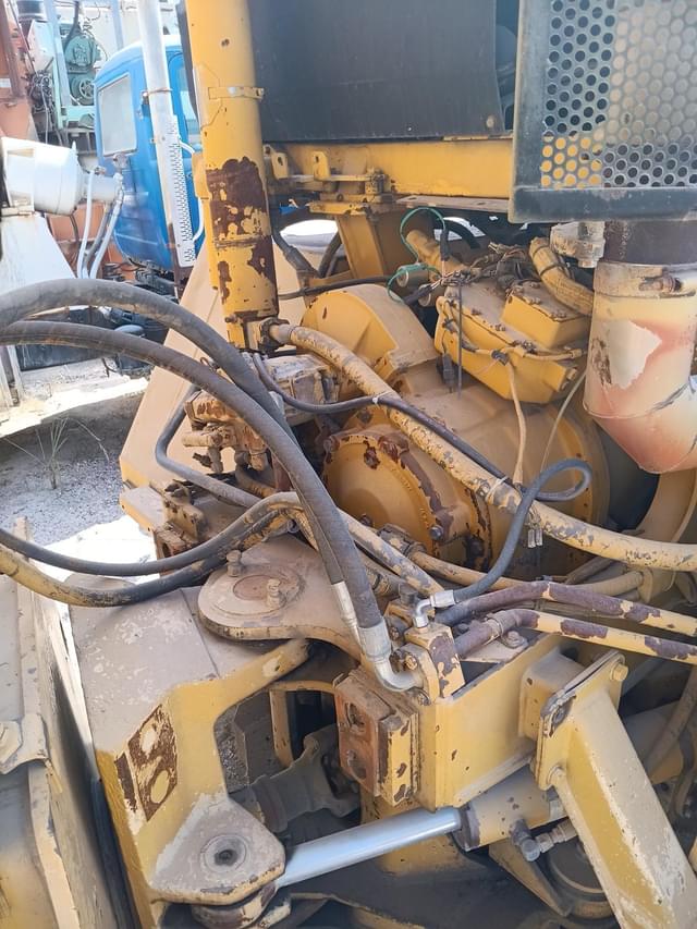 Image of Caterpillar D250E equipment image 3