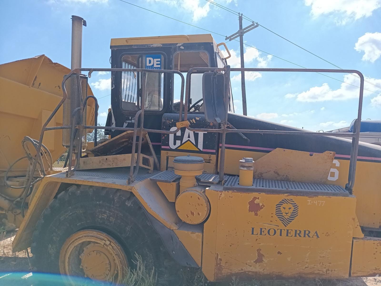 Caterpillar D250E Equipment Image0
