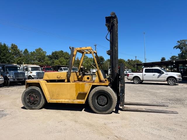 Image of Caterpillar V300B equipment image 3