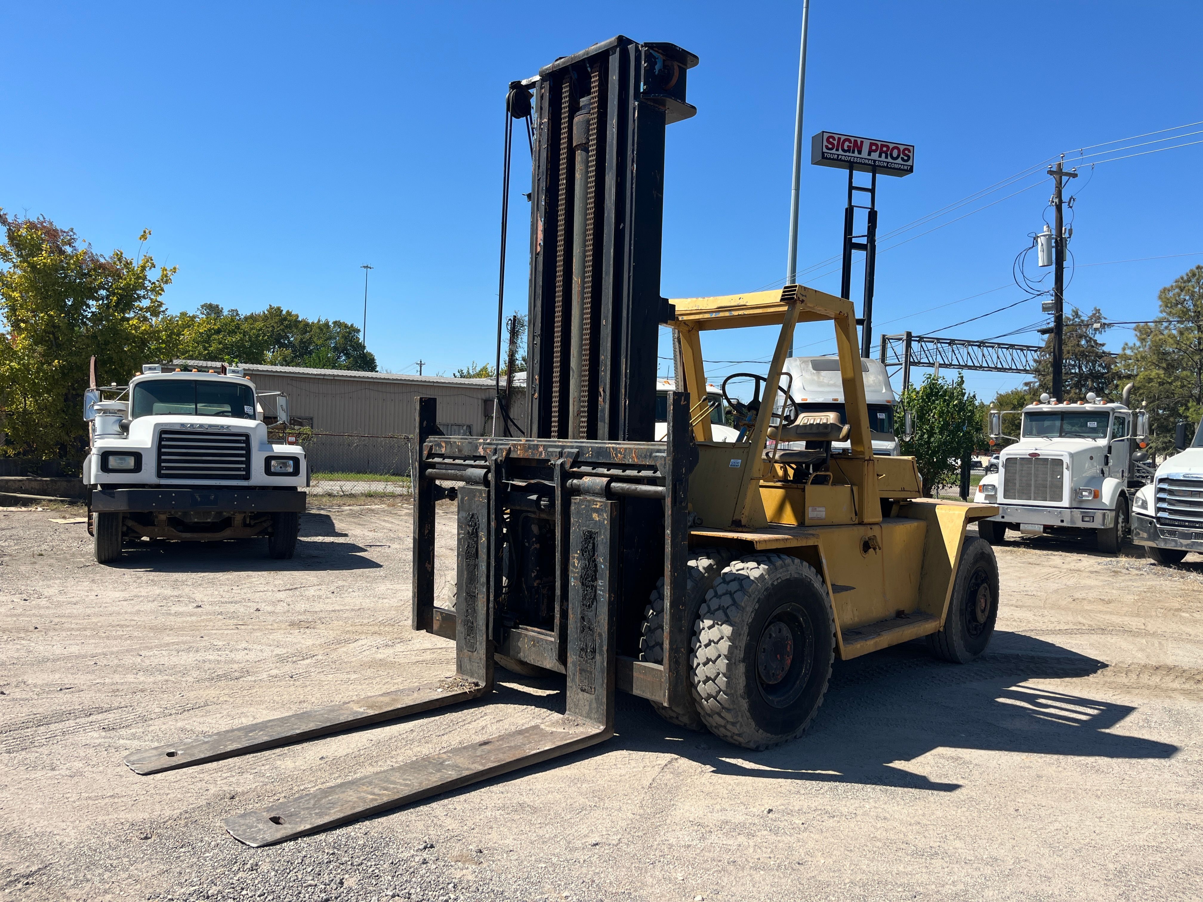 Caterpillar V300B Equipment Image0