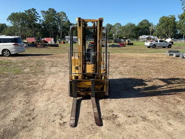Image of Caterpillar V30D equipment image 2