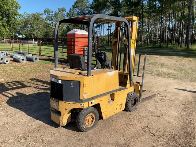 Image of Caterpillar V30D equipment image 4