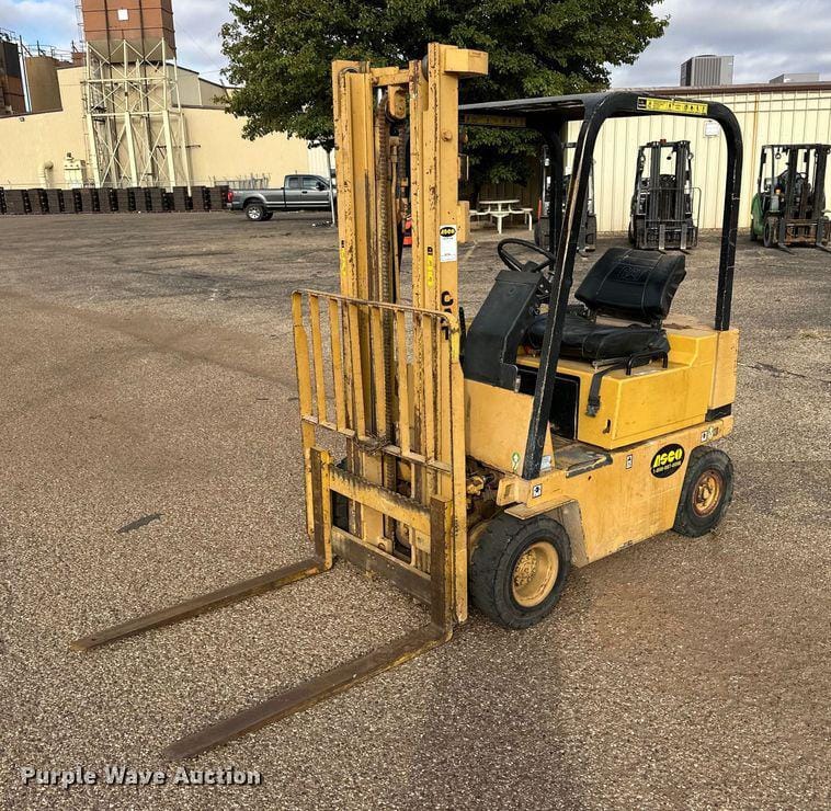 Main image Caterpillar V30D