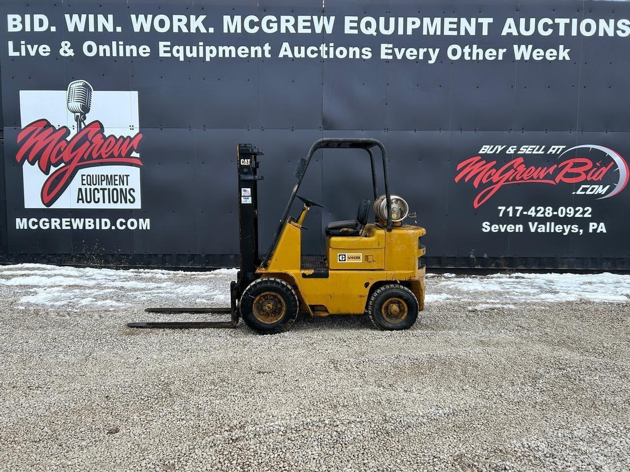 Caterpillar V40B Equipment Image0