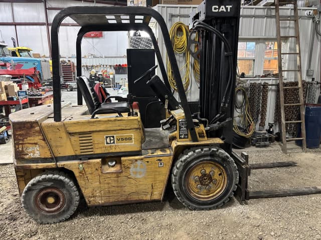 Image of Caterpillar V50D equipment image 2