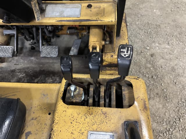 Image of Caterpillar V50D equipment image 3