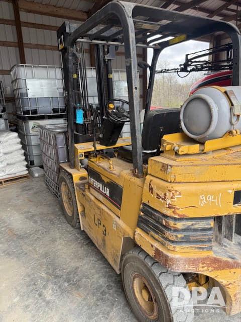 Image of Caterpillar V50E equipment image 2