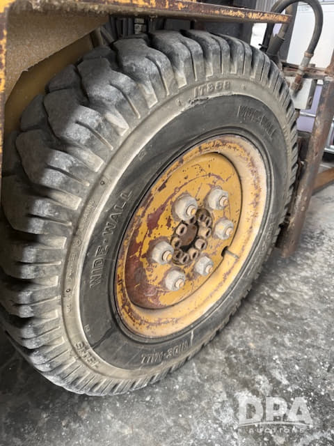 Image of Caterpillar V50E equipment image 4