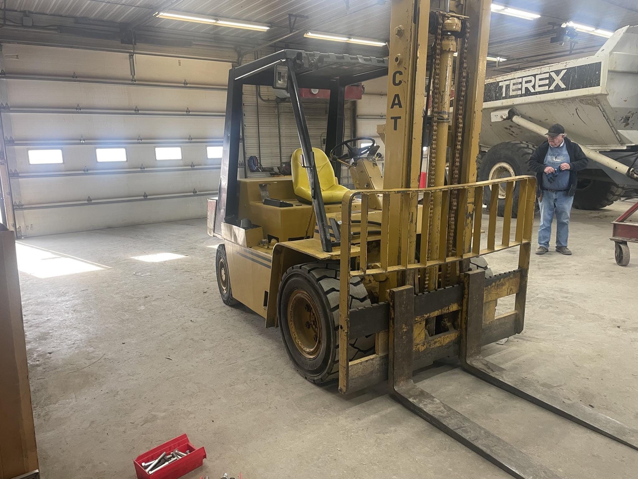 Caterpillar V80C Equipment Image0